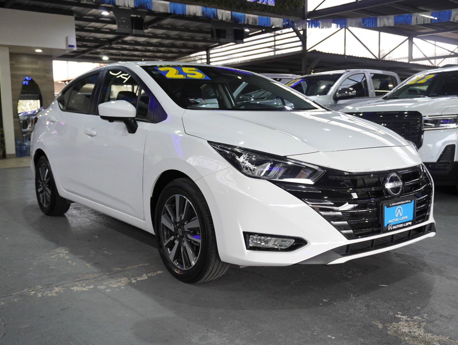 Nissan Versa Advance 2025