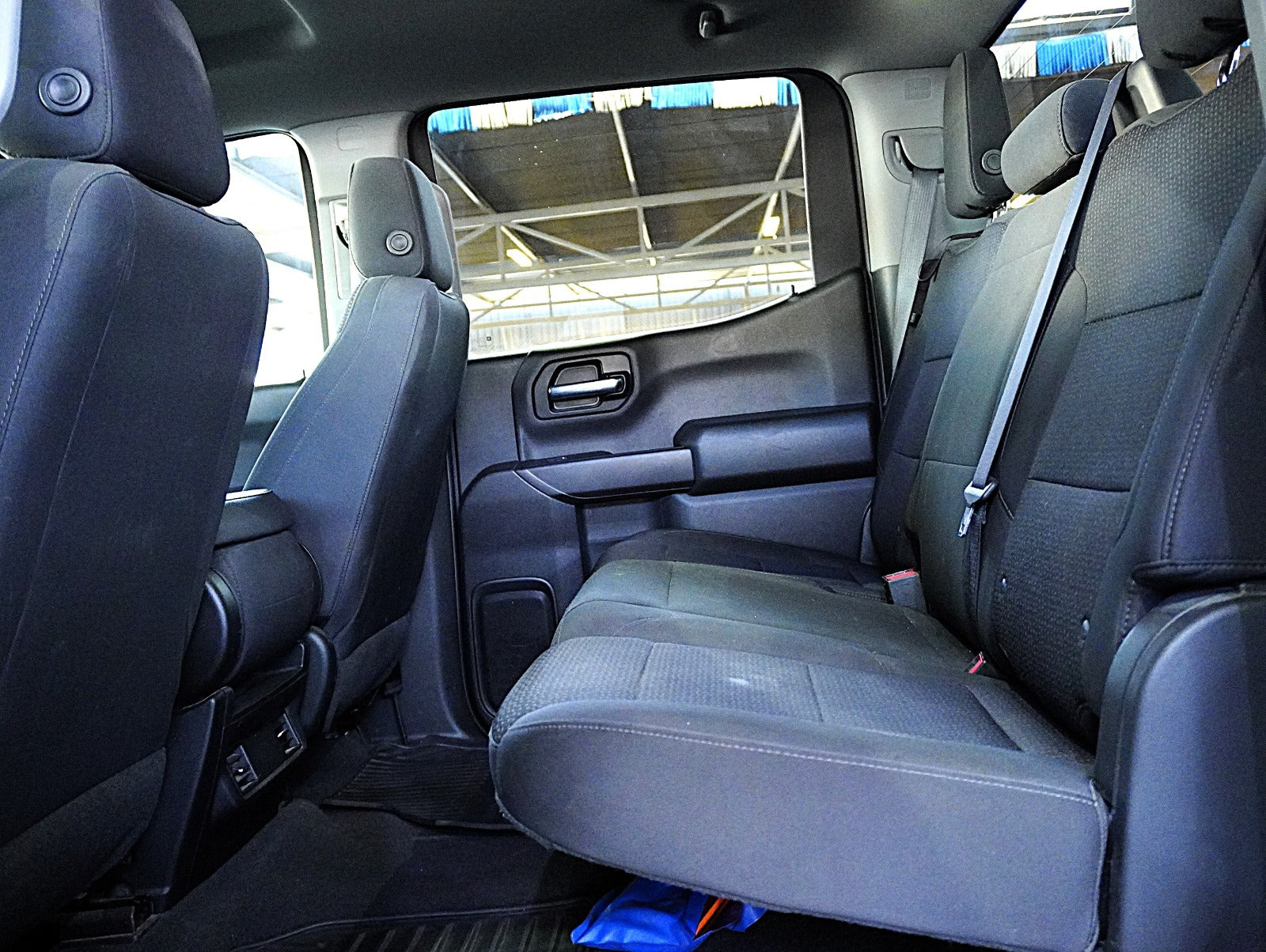 Chevrolet Silverado Custom 2023