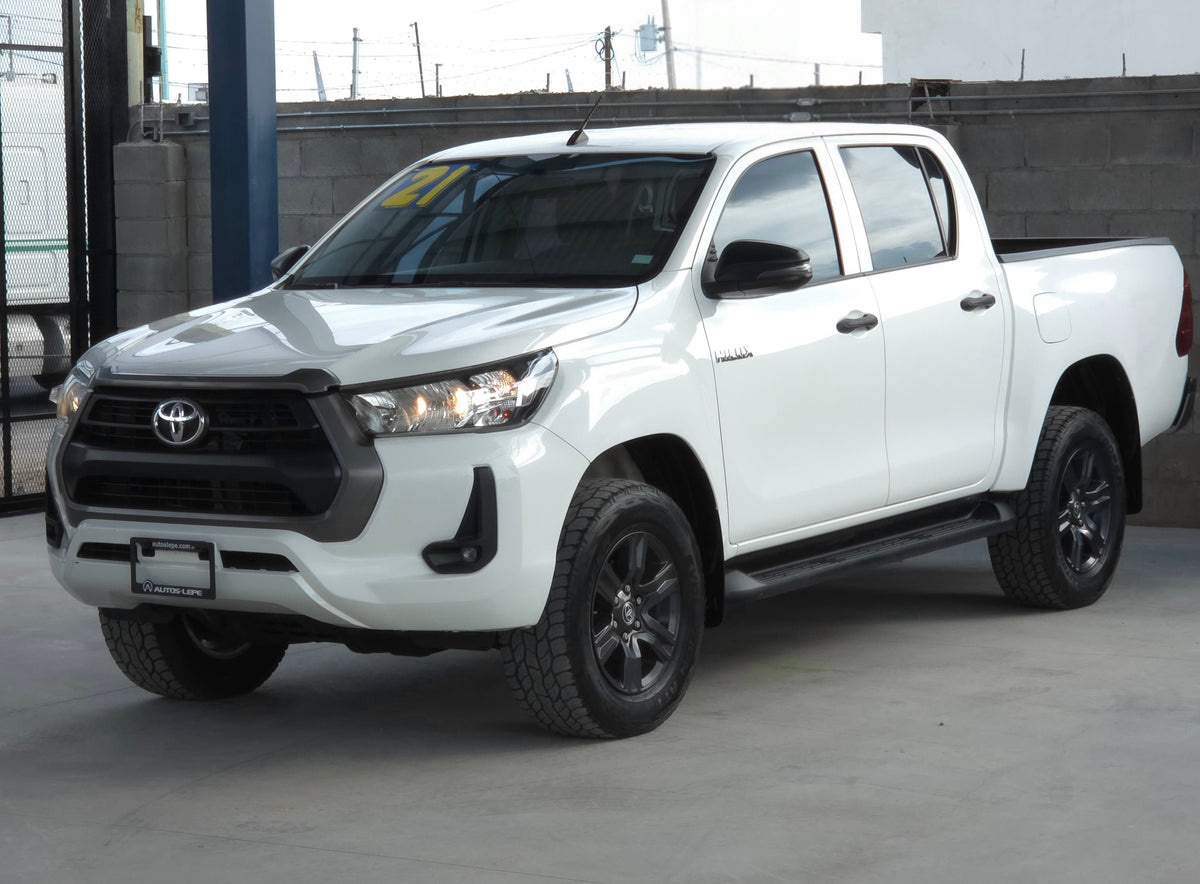 TOYOTA HILUX DOBLE CABINA SR 2021