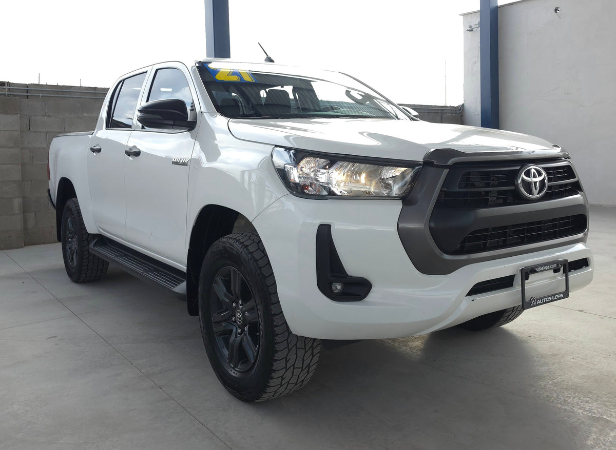 TOYOTA HILUX DOBLE CABINA SR 2021