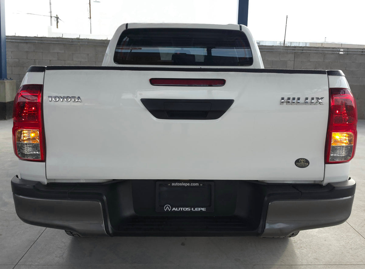 TOYOTA HILUX DOBLE CABINA SR 2021
