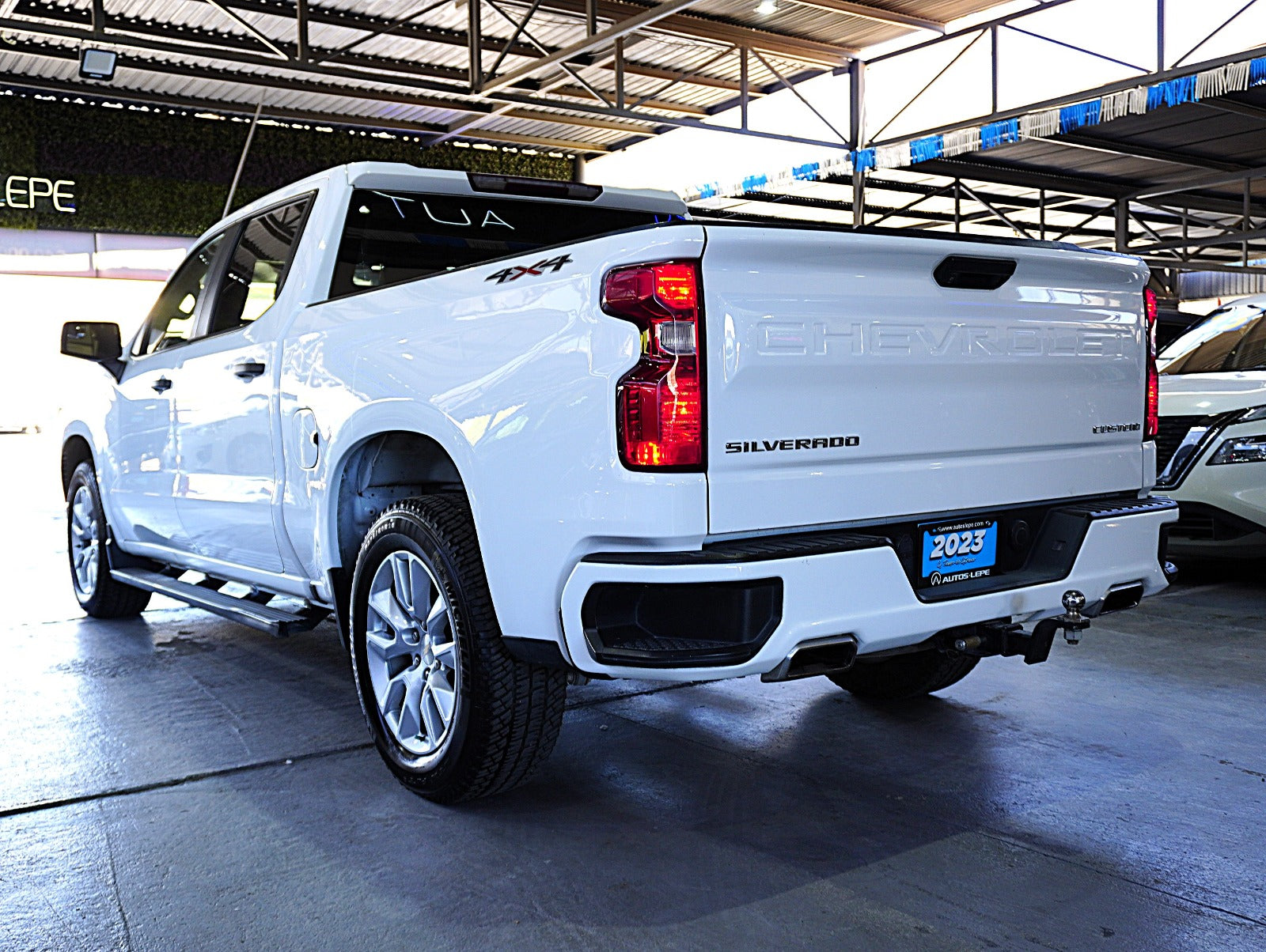 Chevrolet Silverado Custom 2023