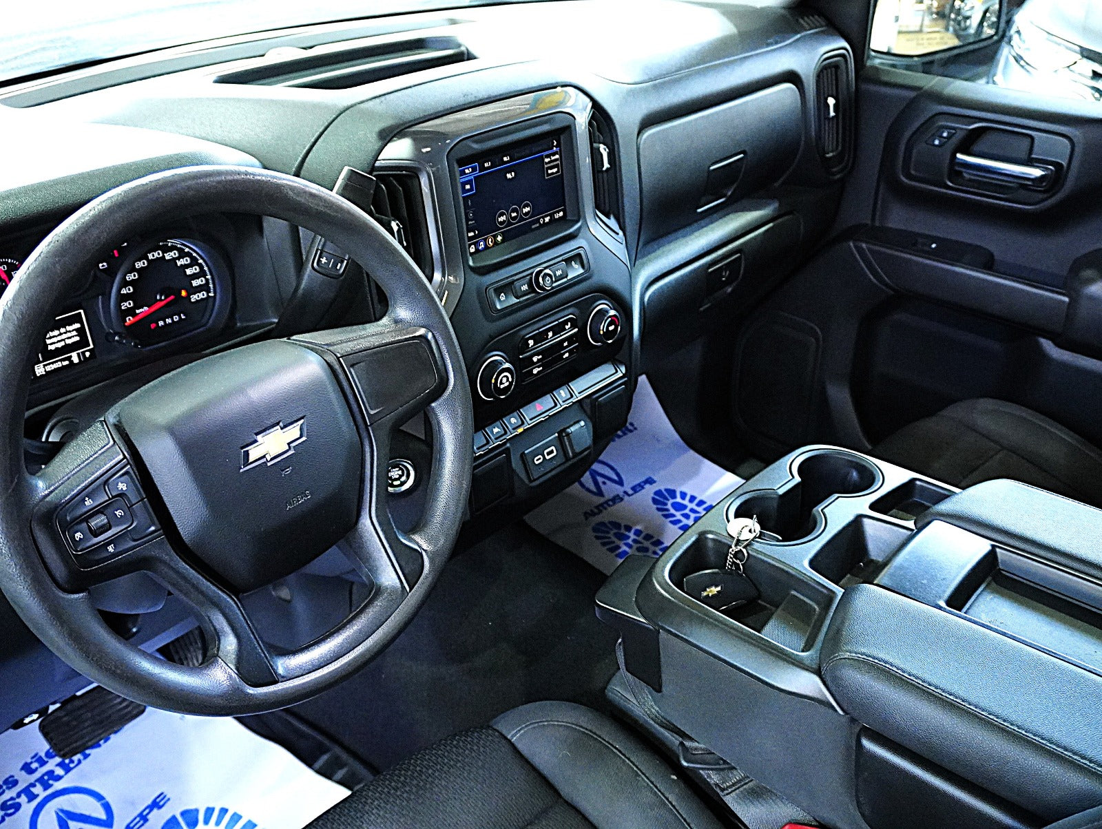 Chevrolet Silverado Custom 2023