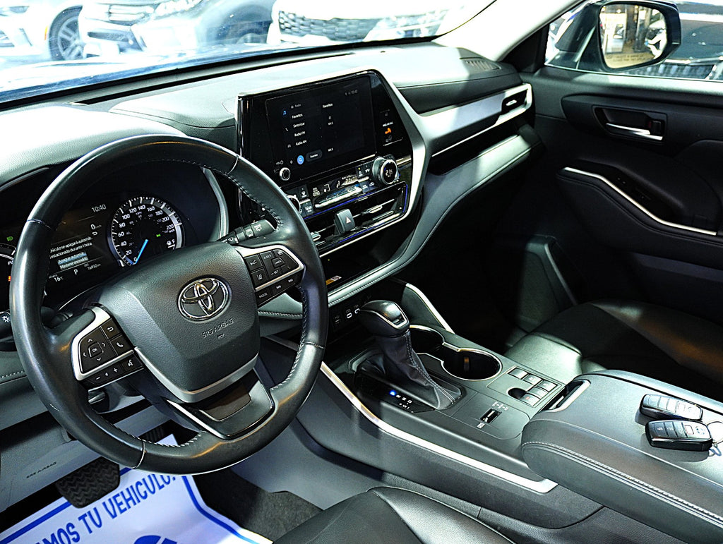 Toyota Highlander XLE HEV 2024