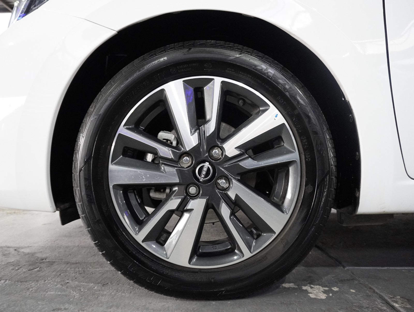 Nissan Versa Advance 2025