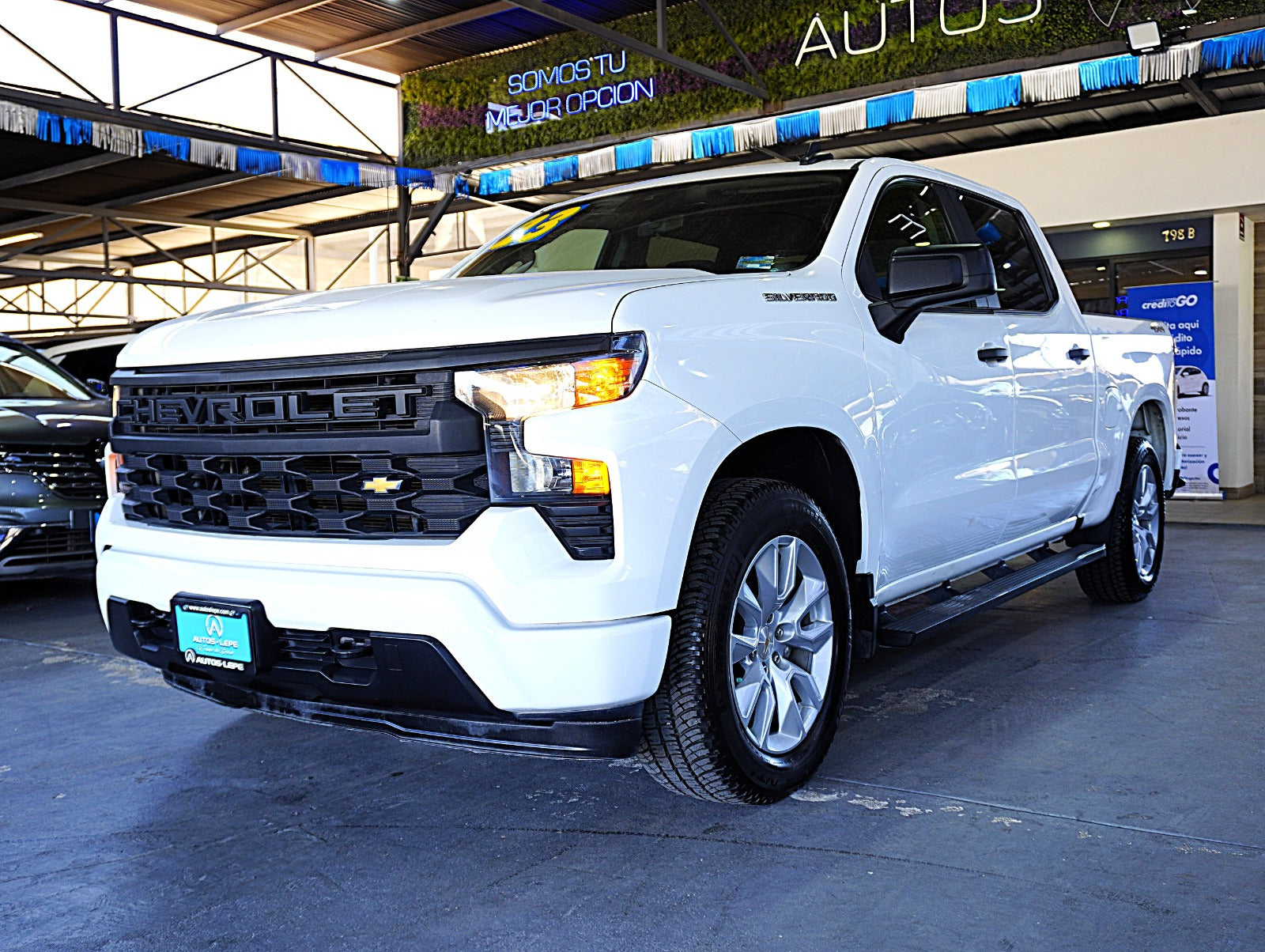 Chevrolet Silverado Custom 2023