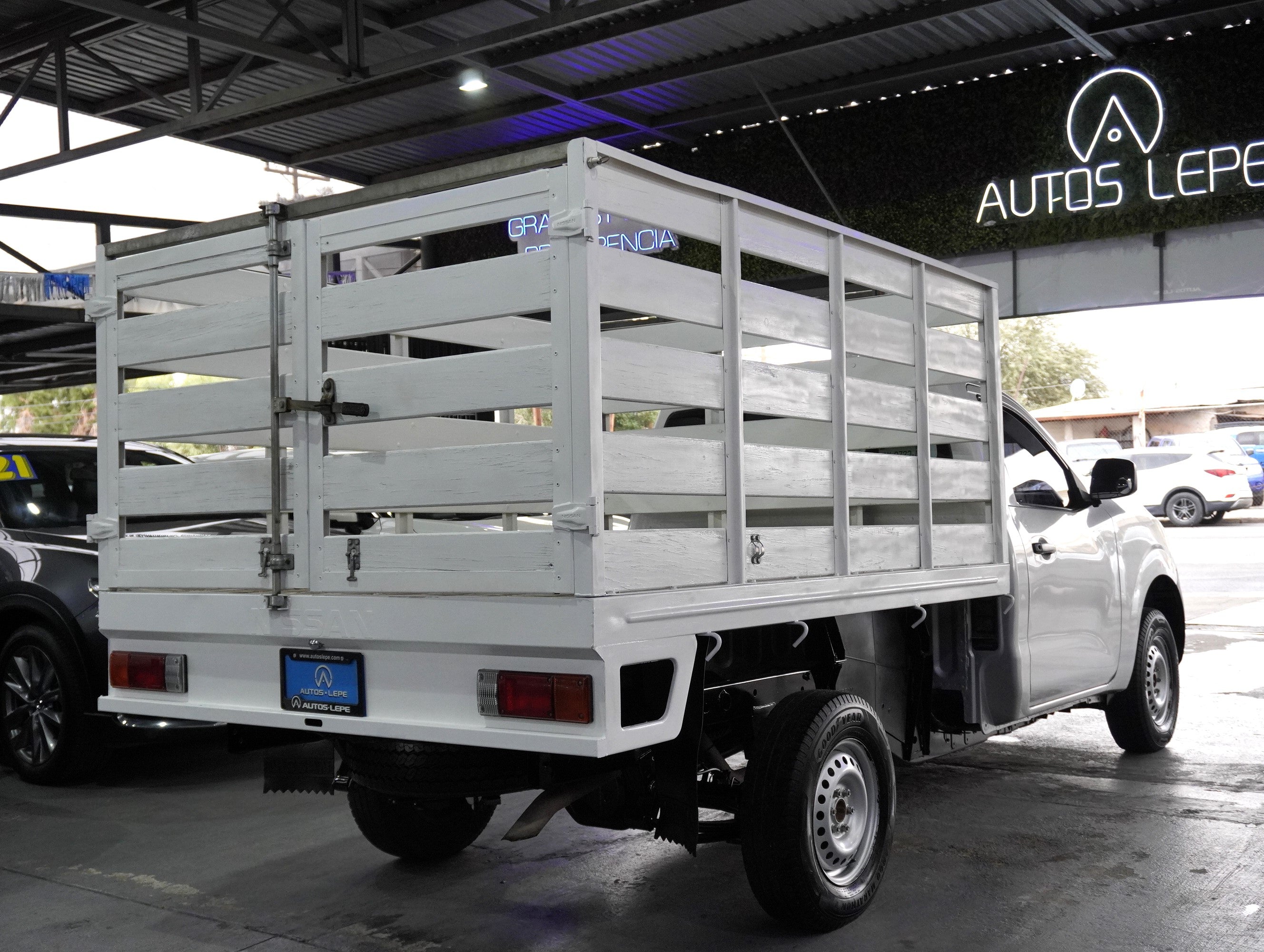 Nissan NP300 Estaca 2020