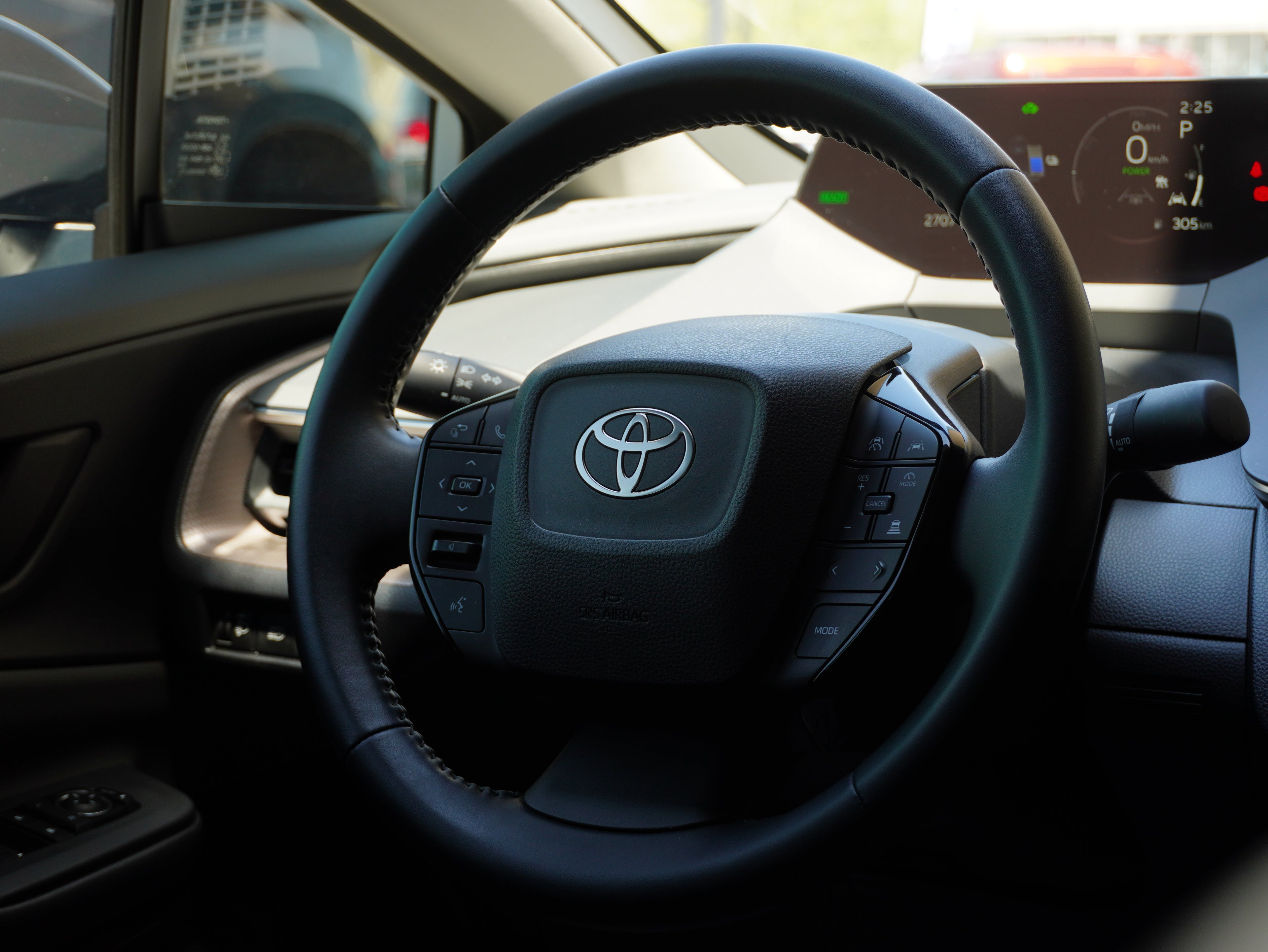 Toyota PRIUS Premium HEV 2025