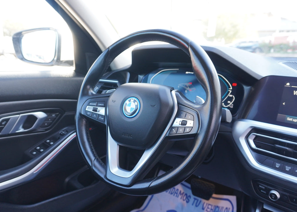 BMW 330e 2022