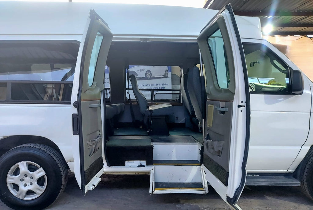 Ford Trucks Econoline 2008 (Importada) 🚐✨