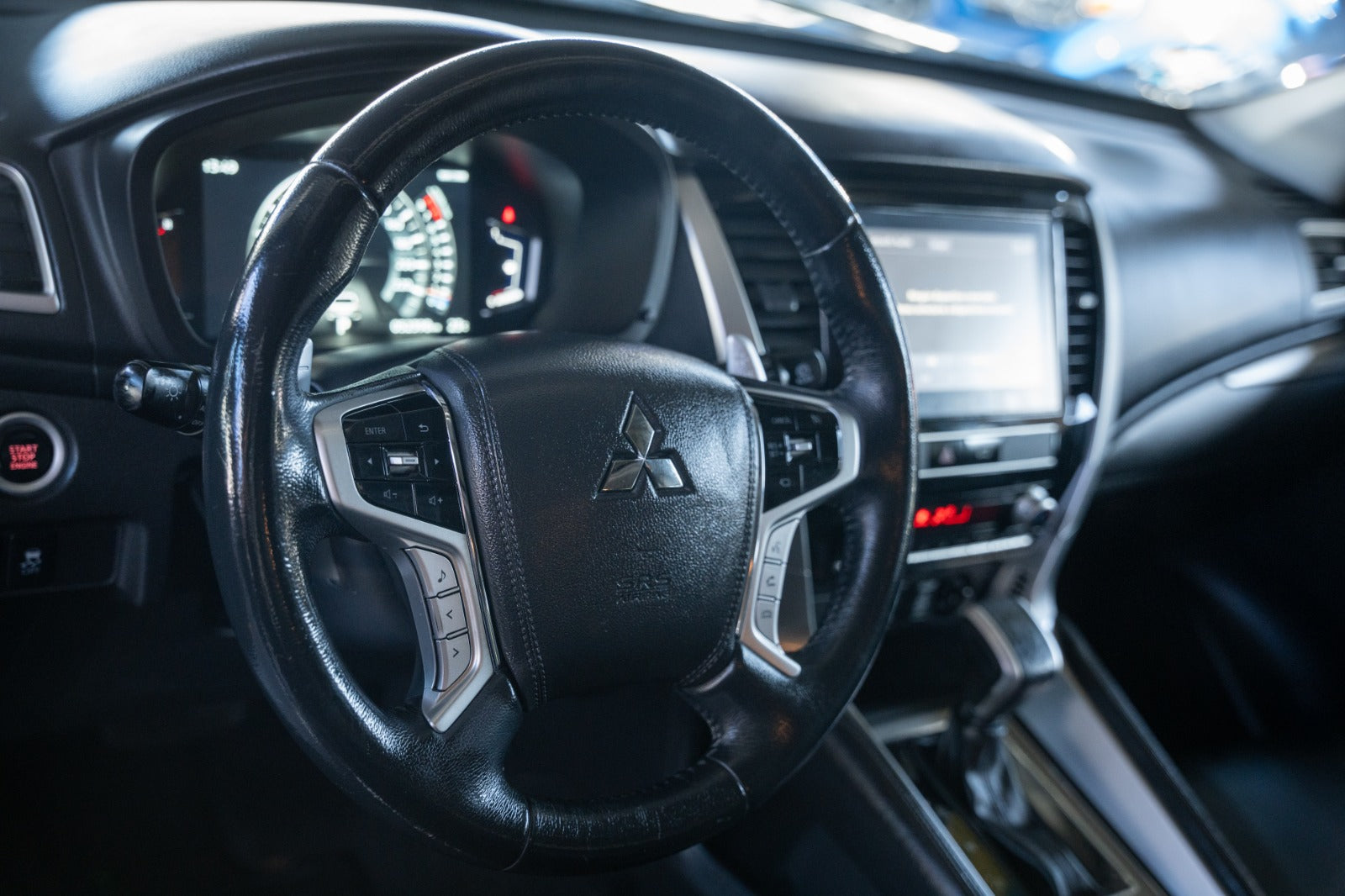 Mitsubishi Montero SE 2021