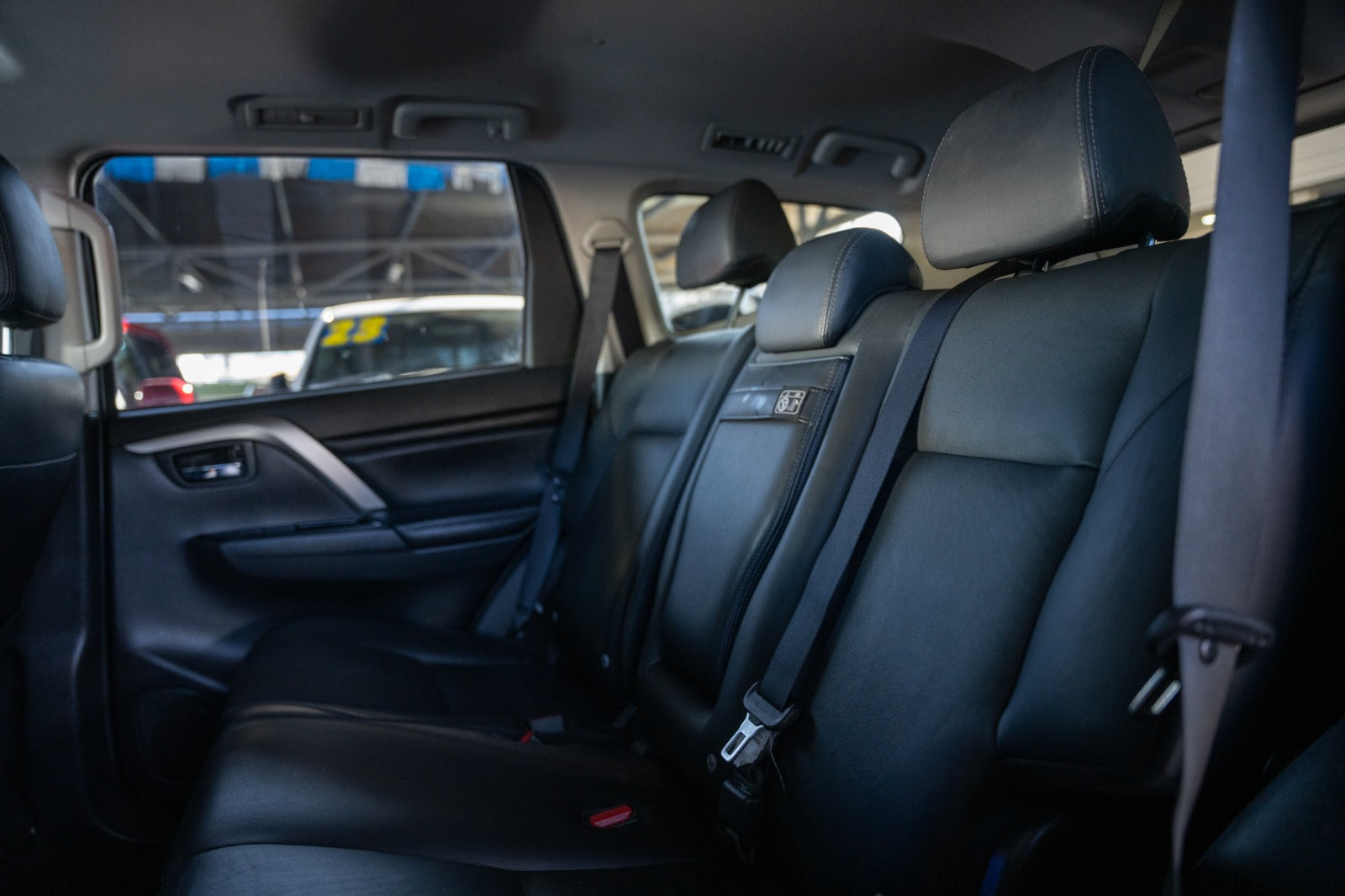 Mitsubishi Montero SE 2021