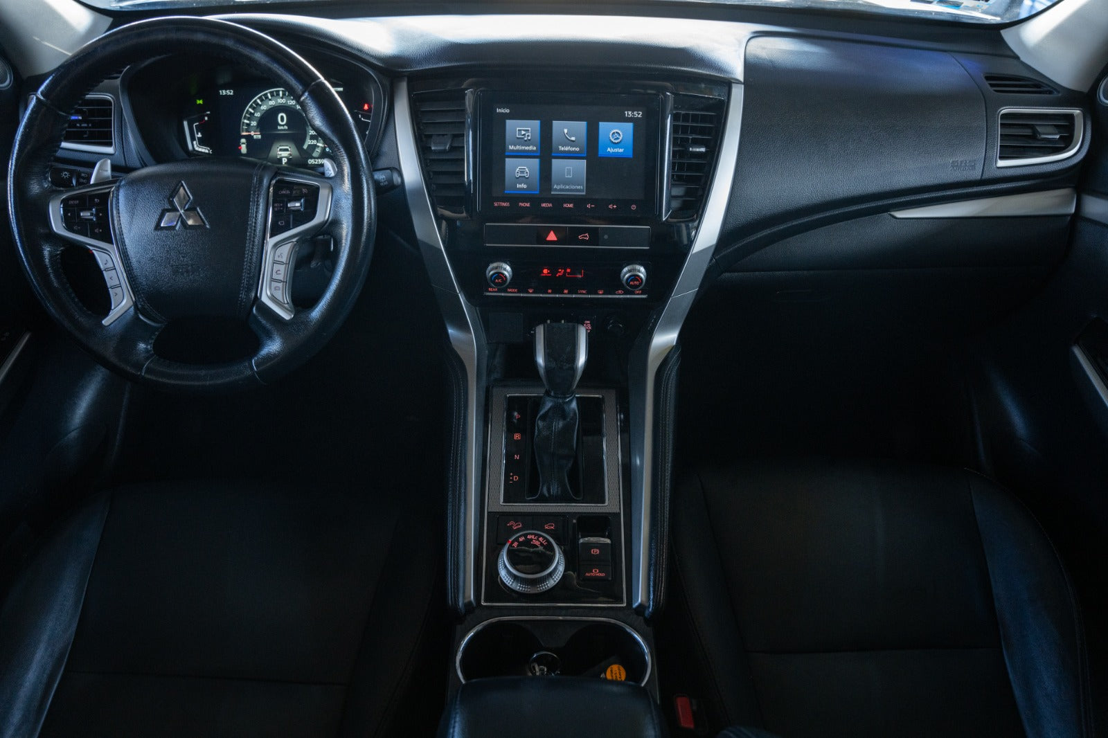 Mitsubishi Montero SE 2021