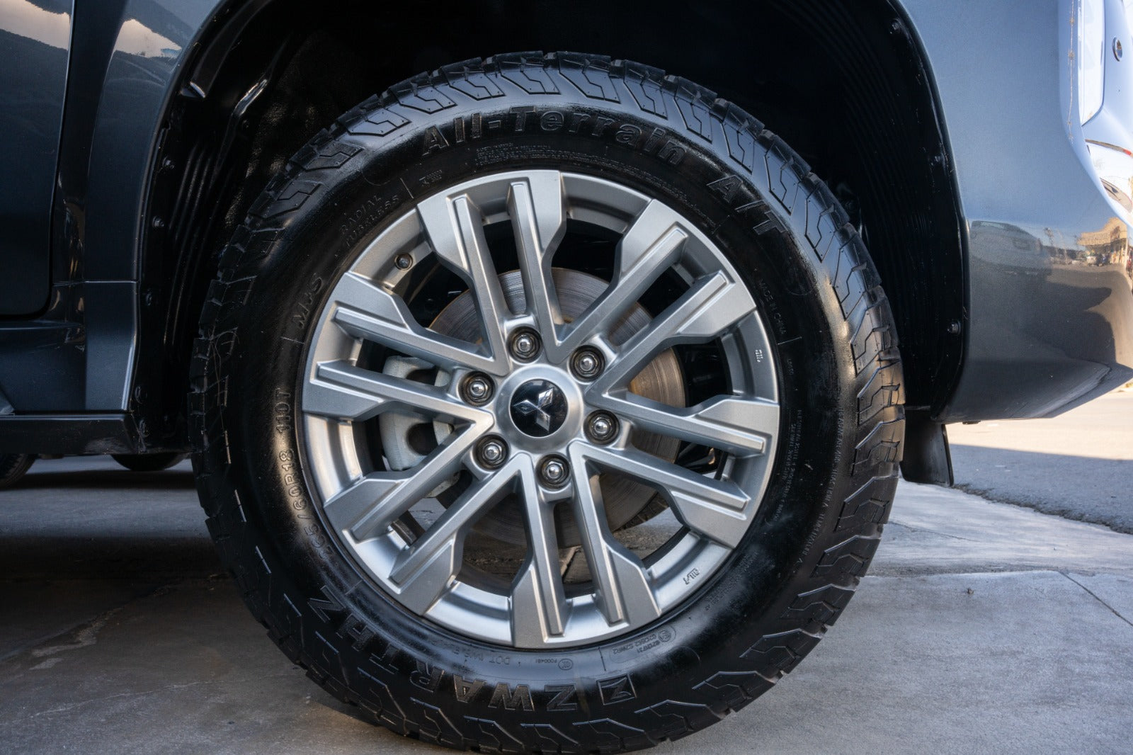 Mitsubishi Montero SE 2021