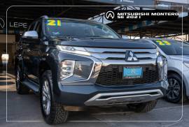 2021 Mitsubishi Montero SE